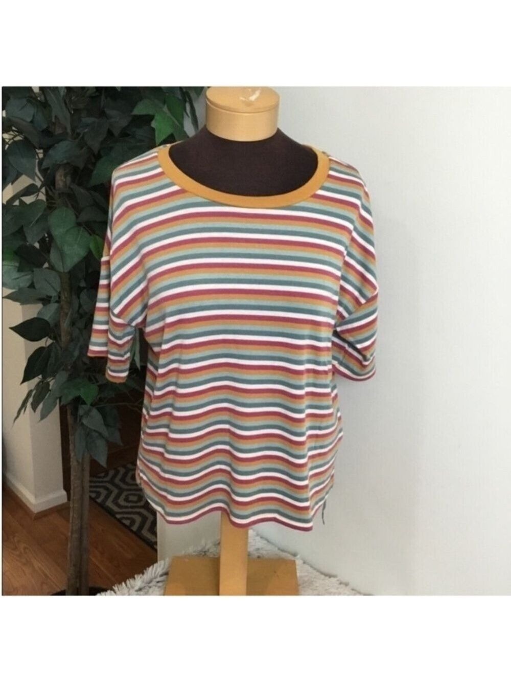 Pink Republic cropped short sleeve striped tee Woman’s Juniors size XL